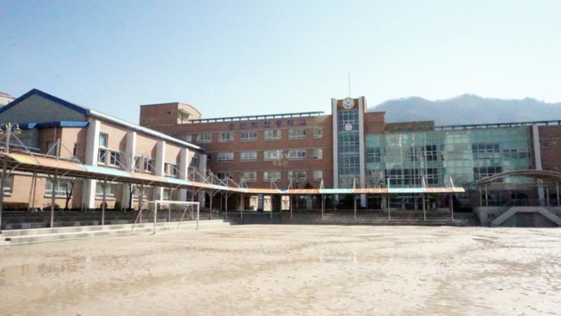 단지 주변에 학교가 위치하여 있습니다