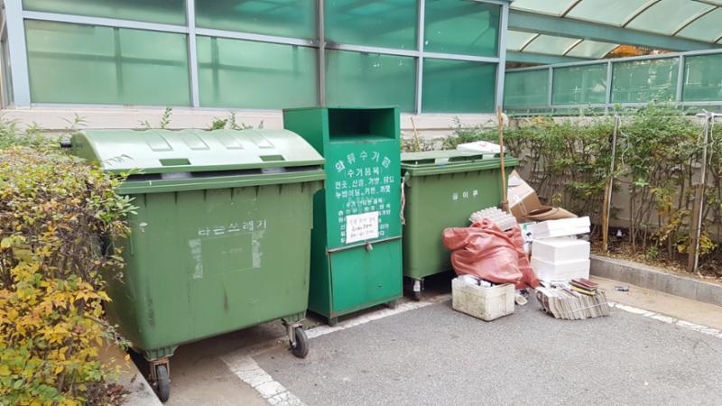 입주민들의 생활편의를 위하여 재활용 분리수거장을 야외에 별도로 설치하여 편의를 높였으며, 단지를 깨끗하게 관리할 수 있어요