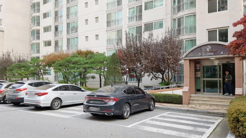 날이 좋은날에 새차하기도 편리한 지상주차장이에요