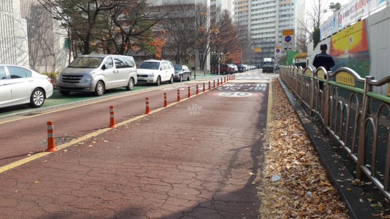 단지 내부를 이어주는 도로입니다