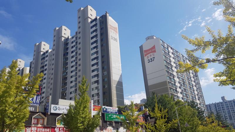 외부에서 바라본 벽산삼익아파트 전경 입니다