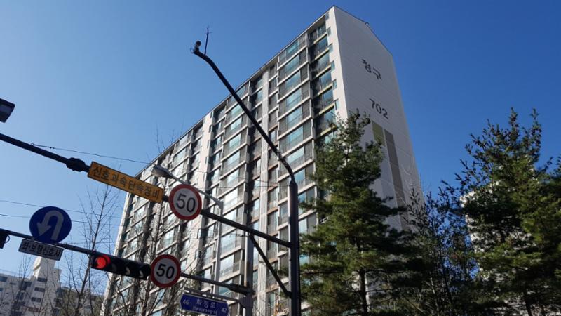 별빛7단지 아파트는 총 16개동, 1,136가구로 이루어져 있으며 개별난방(도시가스)을 사용하고 있습니다