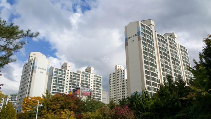 외부에서 촬영한 샘터1단지 전경입니다