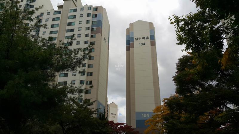 행신 샘터1단지 아파트는 총 12개동, 822가구로 이루어져 있으며 개별난방(도시가스)을 사용하고 있습니다