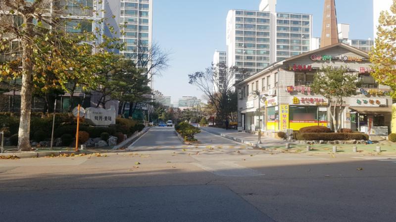 장항동 호수4단지 아파트 단지 정문입니다