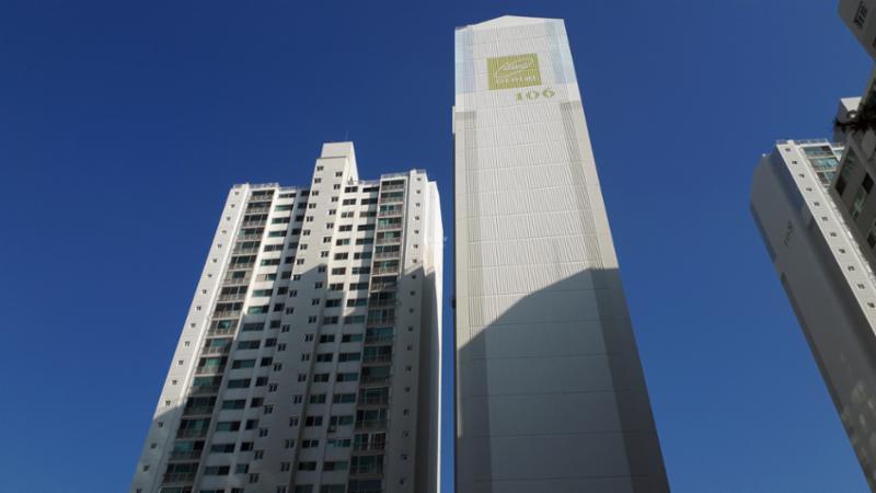 단지 주변으로 대형근린공원인 안산호수공원이 인접해 있어 멀리나가지 않고서도 쾌적한 자연환경을 누릴 수 있어요
