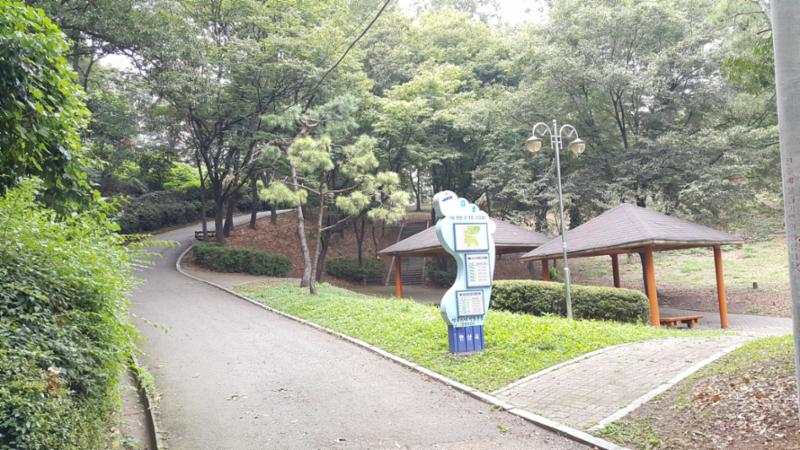 단지 주변으로 안산중앙공원이 위치해 있습니다