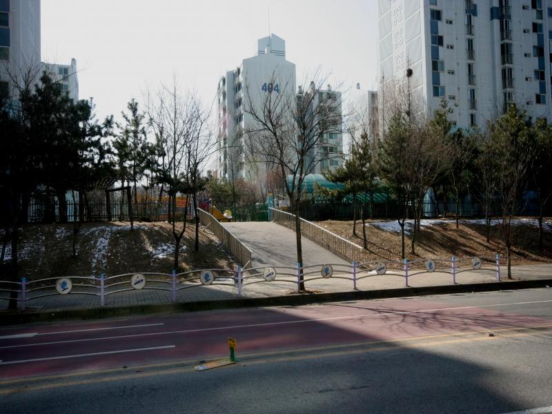 부출입구
