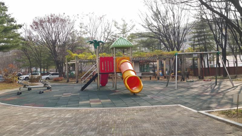 아이들의 상상력과 호기심을 일깨워주는 어린이놀이터에요