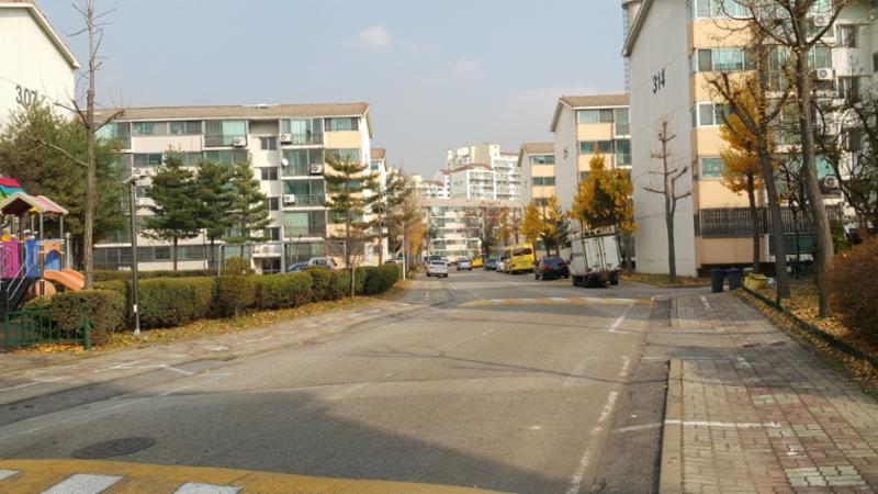 단지 내부를 이어주는 도로이에요