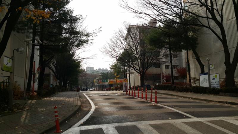 주공3단지 아파트 정문이에요
