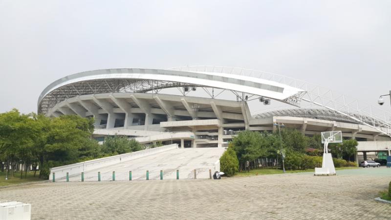 단지 인근에 위치한 안산와스타디움입니다
