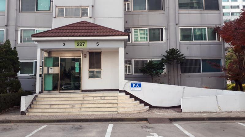수정한양아파트 1층 공용현관이에요