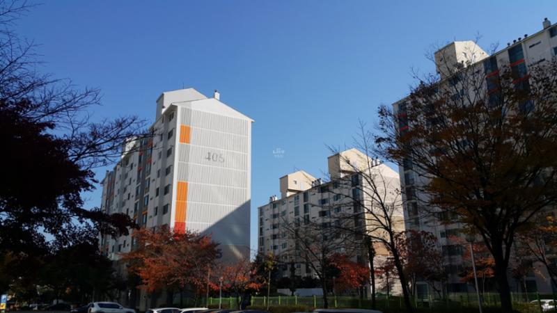 단지 주변으로 초, 중, 고 학군이 인접해 있어 도보로 통학할 수 있는 단지에요