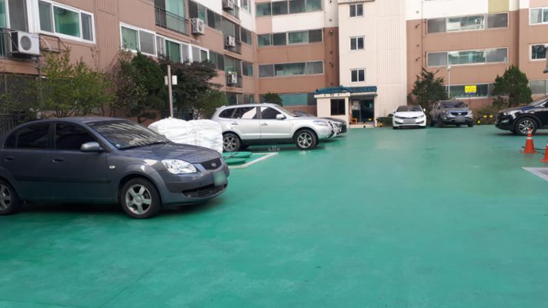 총 1,515대를 주차할 수 있는 지상 주차공간이에요