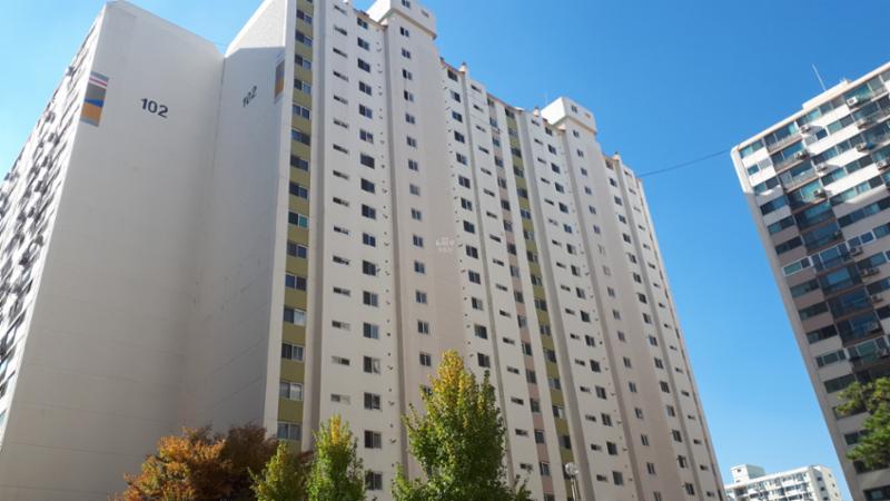 총 2,132세대, 25개 동으로 구성된 신안1차에요