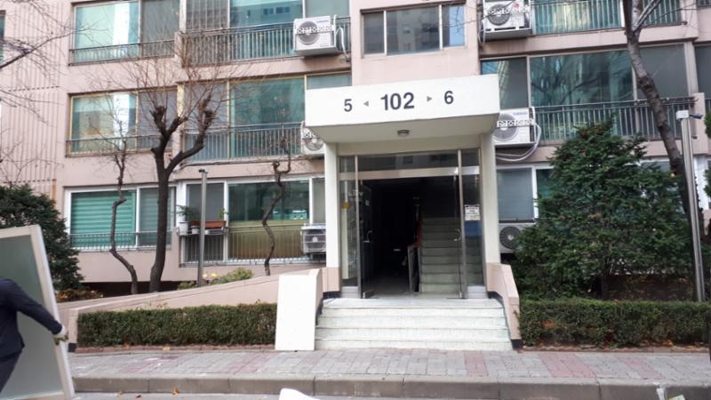 성원1차아파트 102동 단지 현관이에요
