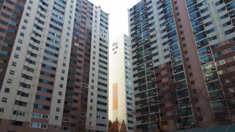 성원1차아파트 106동 단지 전경 모습입니다
