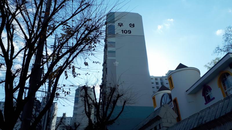 우성아파트 정문에서 남측을 바라본 단지 전경이에요