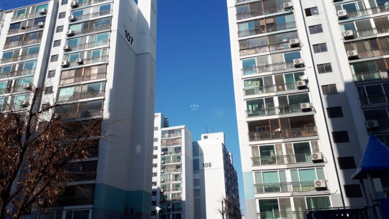 독특하고 개성있는 우성아파트 단지 외형이에요