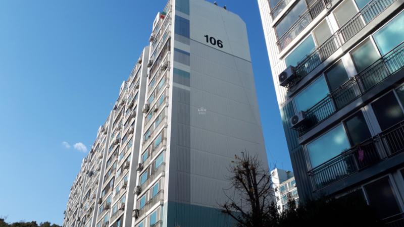 우성아파트 106동 단지전경 모습입니다