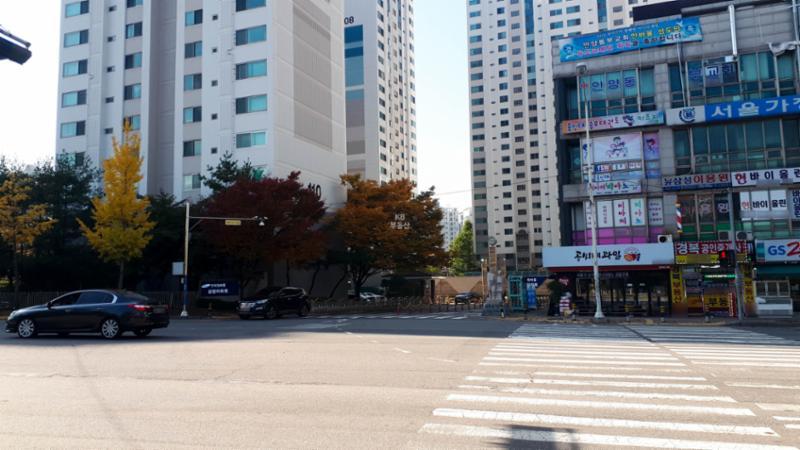 인덕원마을삼성 아파트 정문이에요