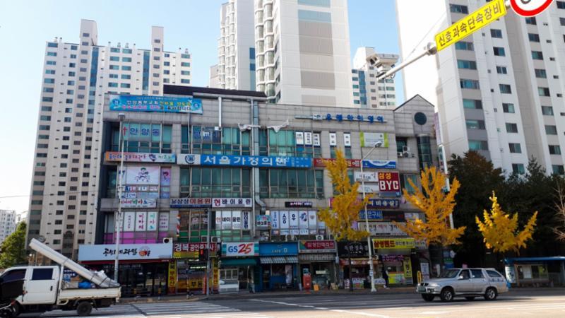 단지 내 상가의 모습이에요