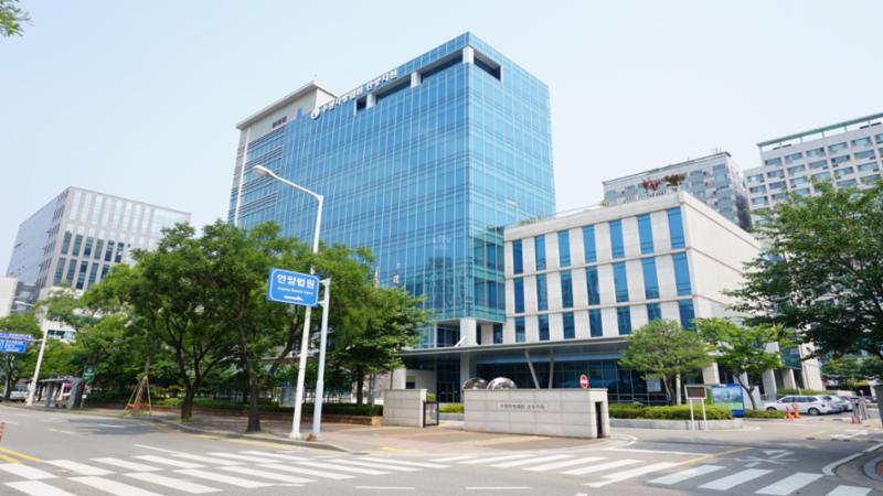각종 공공 및 행정시설이 함께 구축되어 있는 입지로 편리한 주거여건을 갖추었습니다