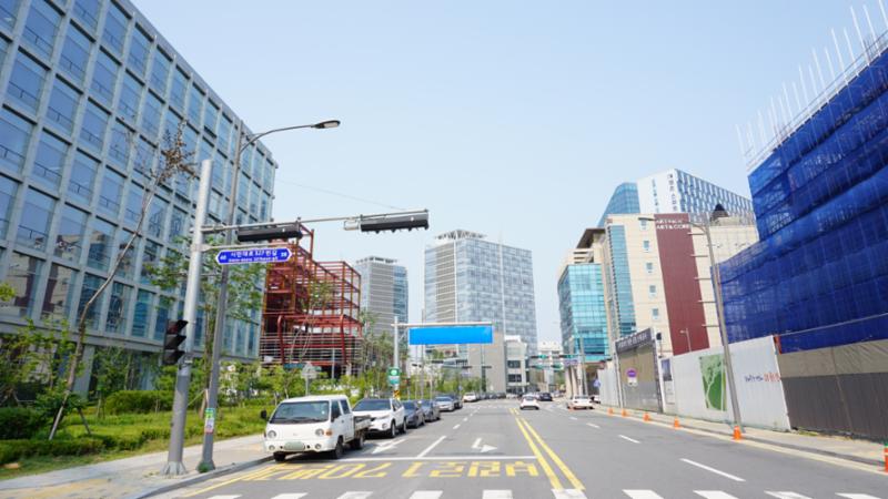 다양한 생활 편의시설이 조성되어 있는 평촌스마트스퀘어입니다