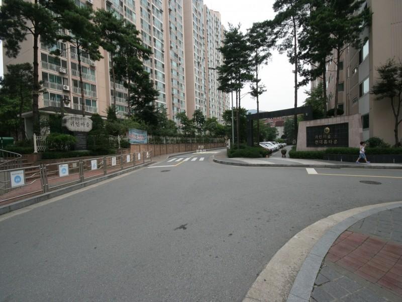 정문앞도로