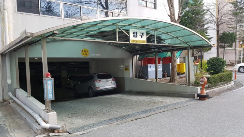 단지 내 주차장 출입구이고요