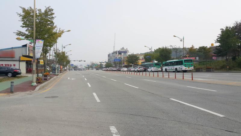 단지 인근에 위치한 중부대로 입니다