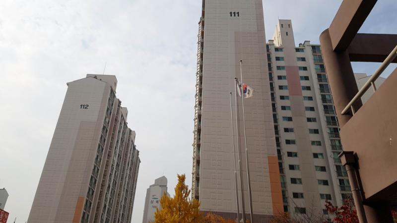 단지 바로 앞에 수지근린공원이 있어 가족들과 산책 및 휴식을 즐기기에 좋아요