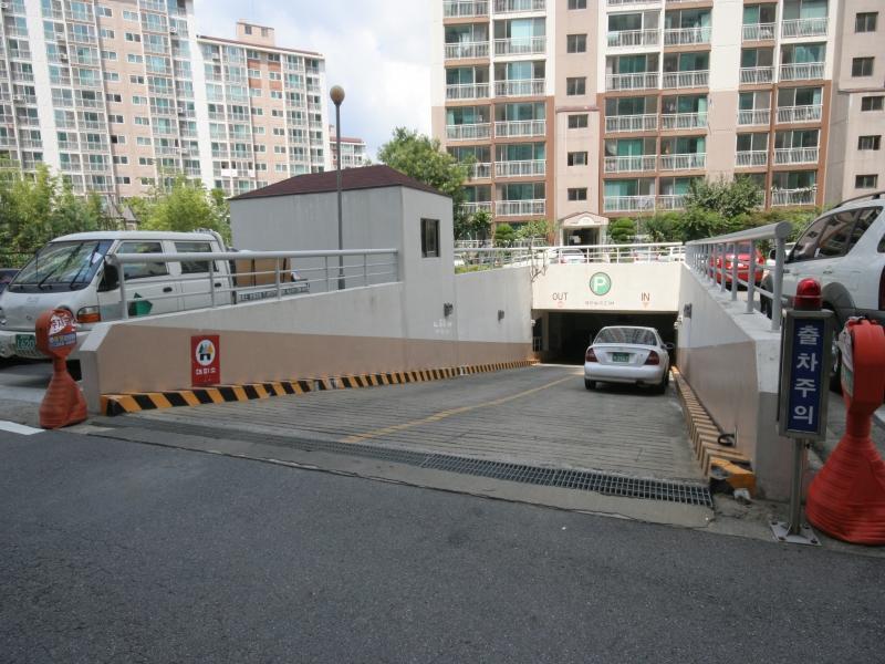 지하주차장입구