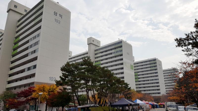 단지 주변으로 경부고속도로가 인접해 있어 서울 도심지로의 출퇴근이 편리한 환경을 갖추고 있어요