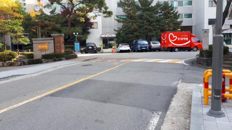 벽산블루밍 아파트 단지 정문이에요