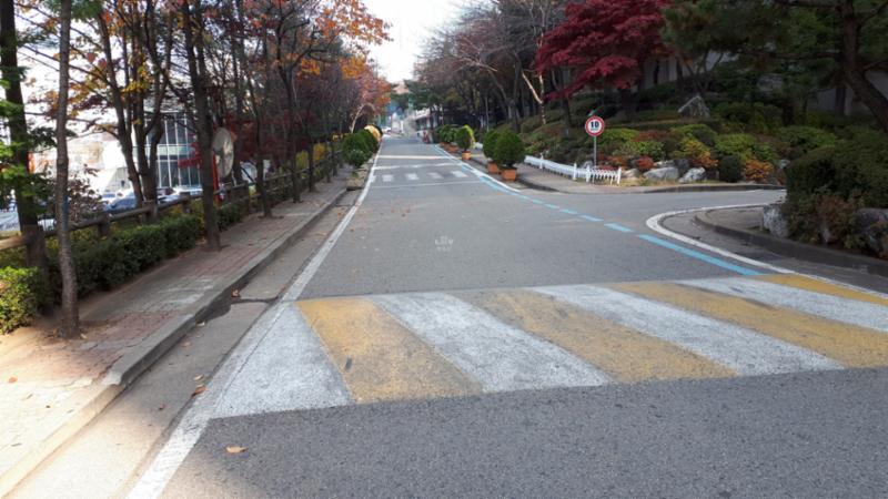 단지 내부를 이어주는 도로이에요