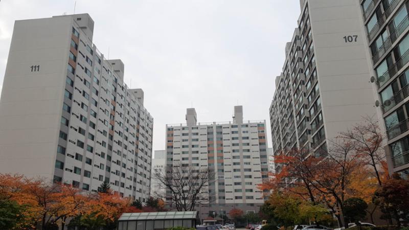 1994년도에 입주한 단지로 여전히 깔끔하게 관리된 모습이에요