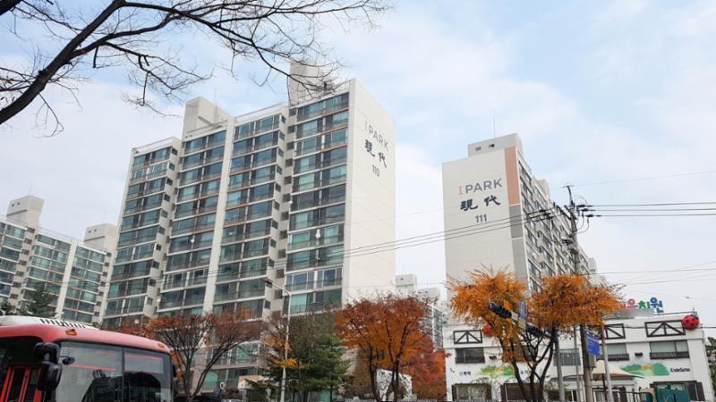 멀리서 바라본 현대아파트 단지 전경이에요