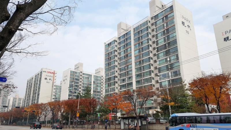 지하철 신분당선 동천역이 인접해 있어 지하철 이용도 편리한 단지에요