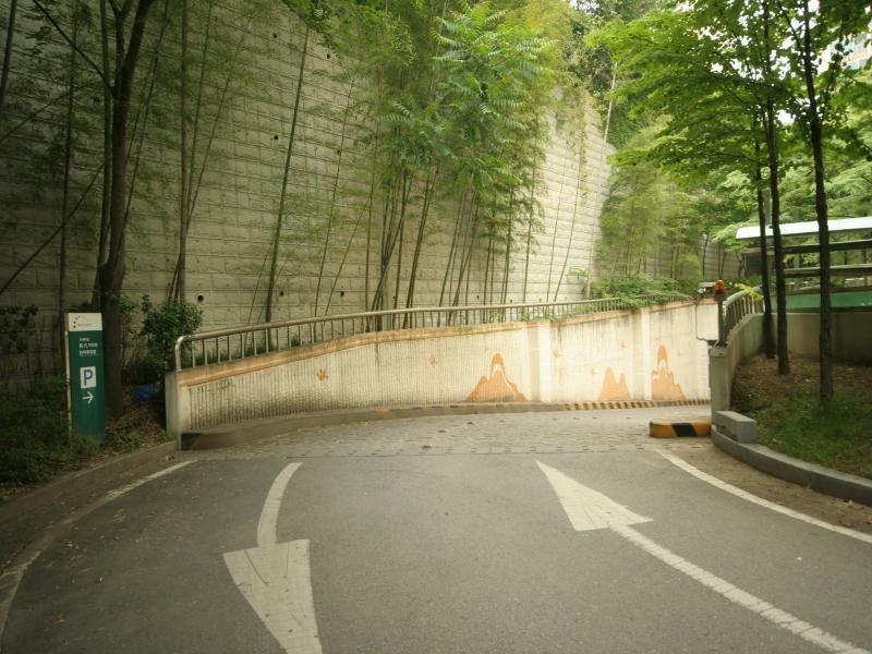 지하주차장입구
