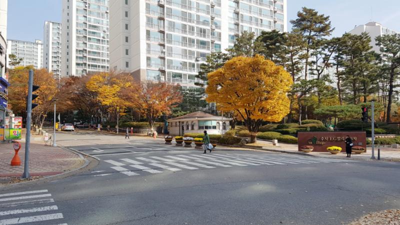 성동마을LG빌리지3차 아파트 단지 정문이에요