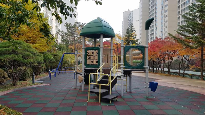 아이들이 뛰어놀 수 있는 놀이터이에요