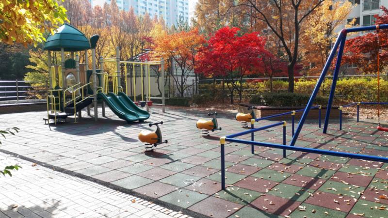아이들이 뛰어놀 수 있는 놀이터이에요