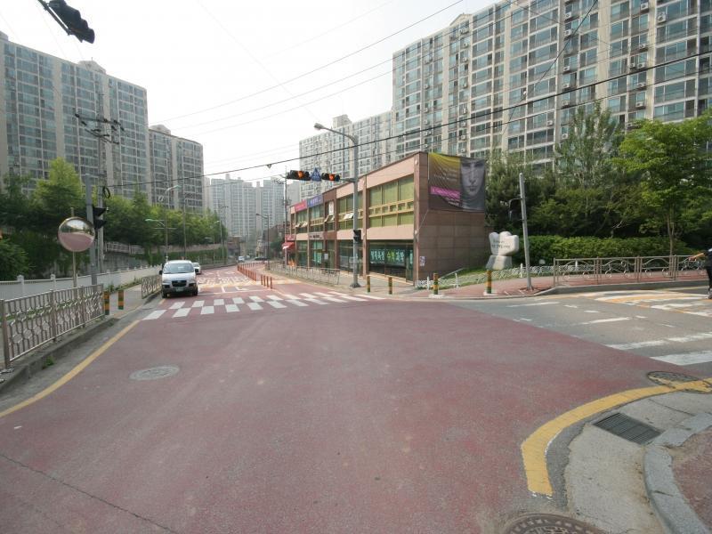 정문앞도로