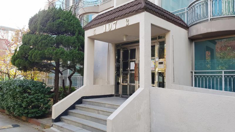107동 한양아파트 1층 공용현관이에요