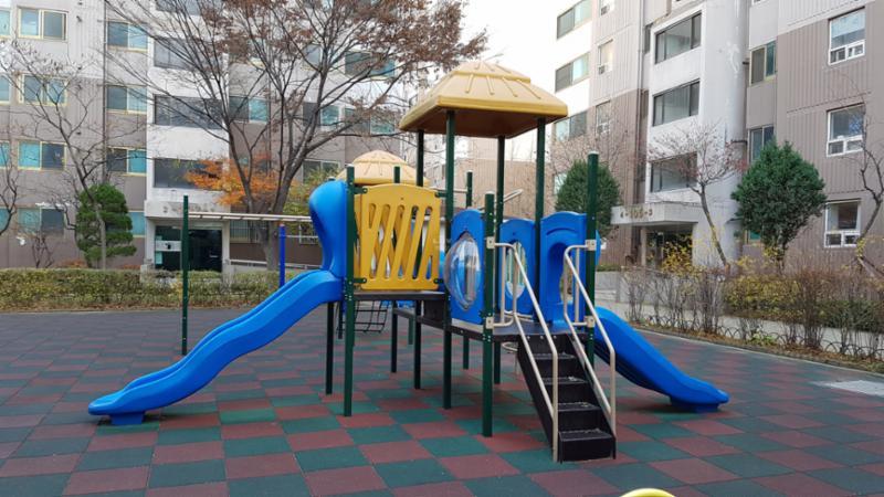 아이들의 상상력과 호기심을 일깨워주는 어린이 놀이터에요