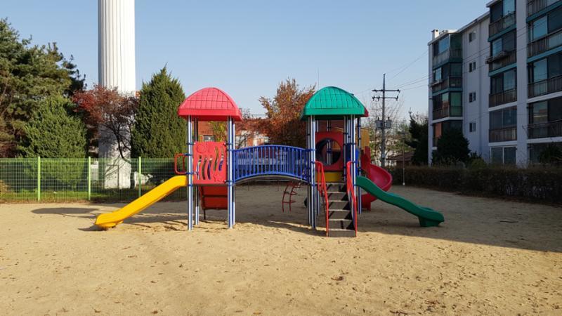 한성1차 아파트 단지 내 놀이터예요