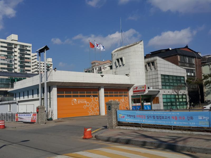 단지 주변에 소방서가 가까이에 위치해 있어 화재발생 시 좀 더 안전하고 빠른 대처가 가능하기 때문에 큰 사고를 줄일 수 있습니다