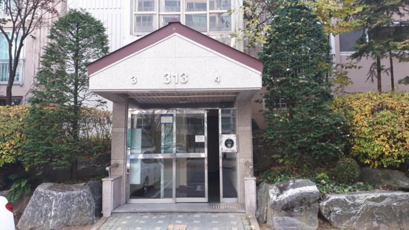 수원동마을쌍용3단지 아파트 313동 1층 공동현관이에요